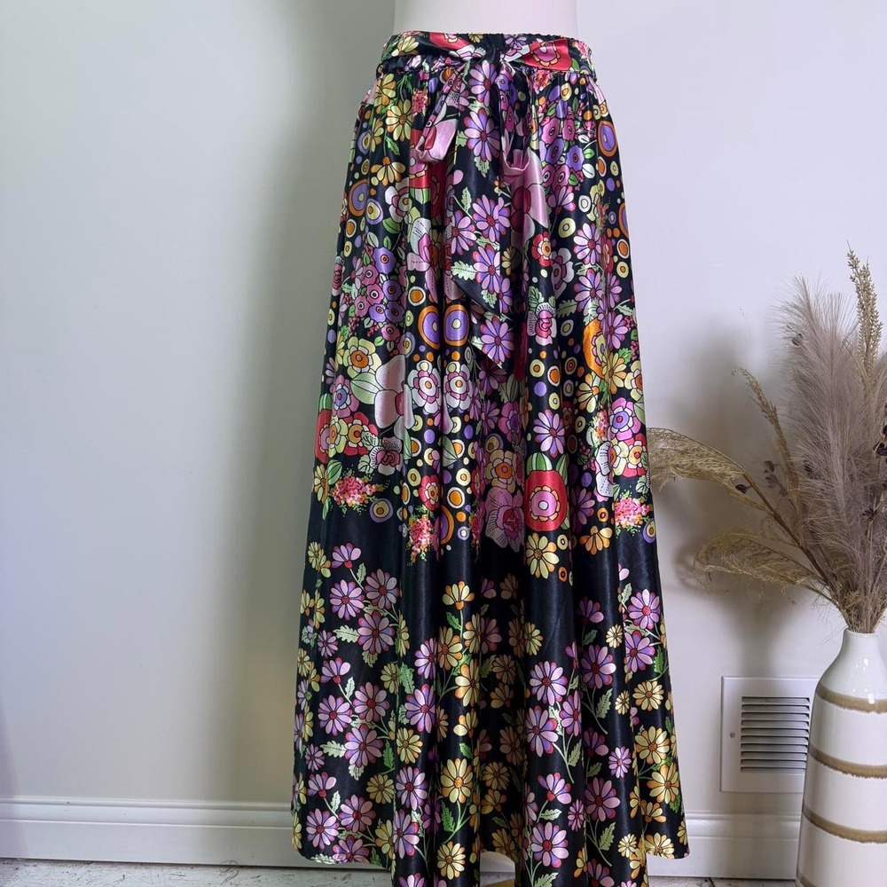 Her Destiny Size M Black Retro 70s Boho Floral Satin Maxi Skirt